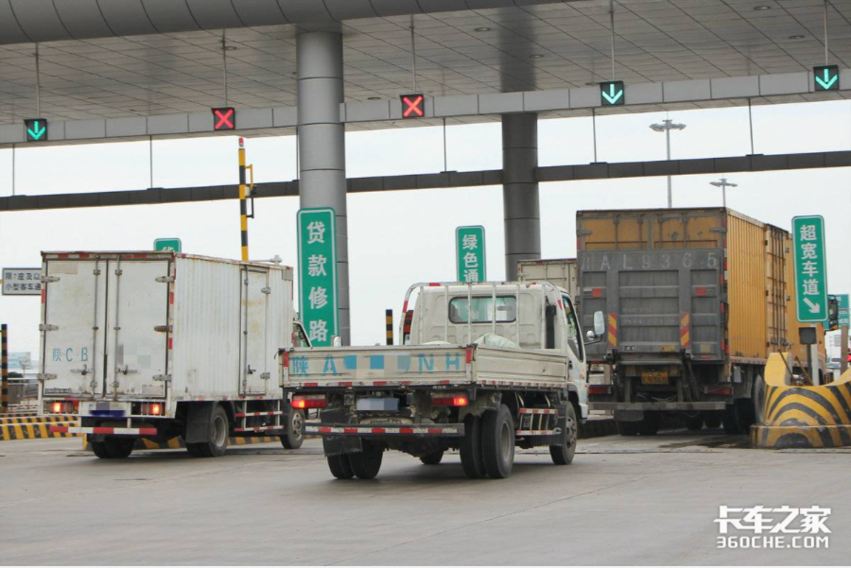 '1天仅休息1小时' 绿通卡友彻夜'狂奔'