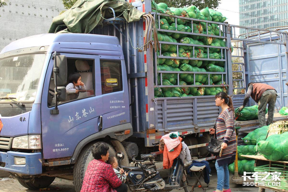 '1天仅休息1小时' 绿通卡友彻夜'狂奔'